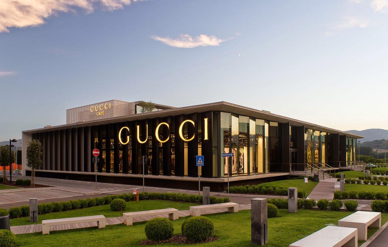 Gucci outlet shop the mall