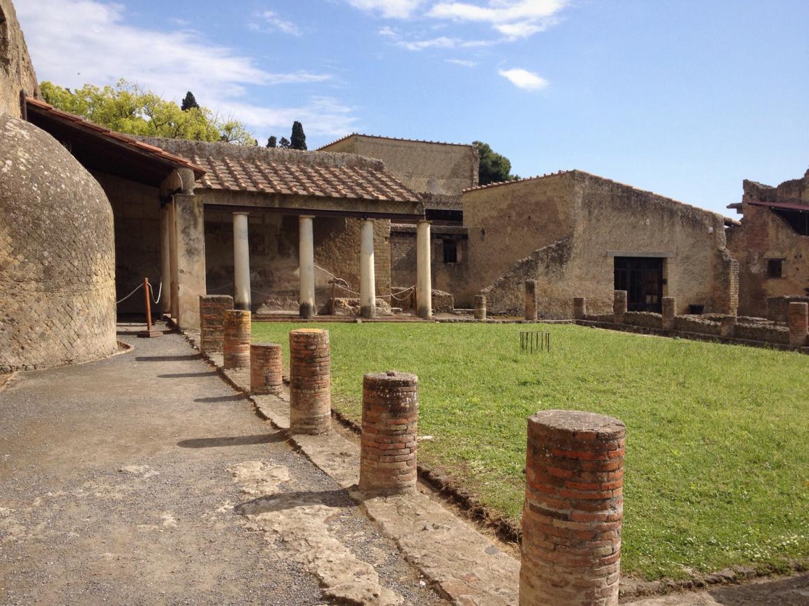 Herculaneum-Oplontis & Pompeii